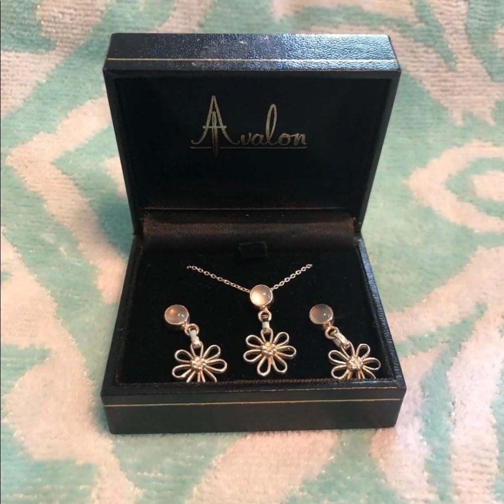 Daisy Necklace and earrings with Moonstones 925